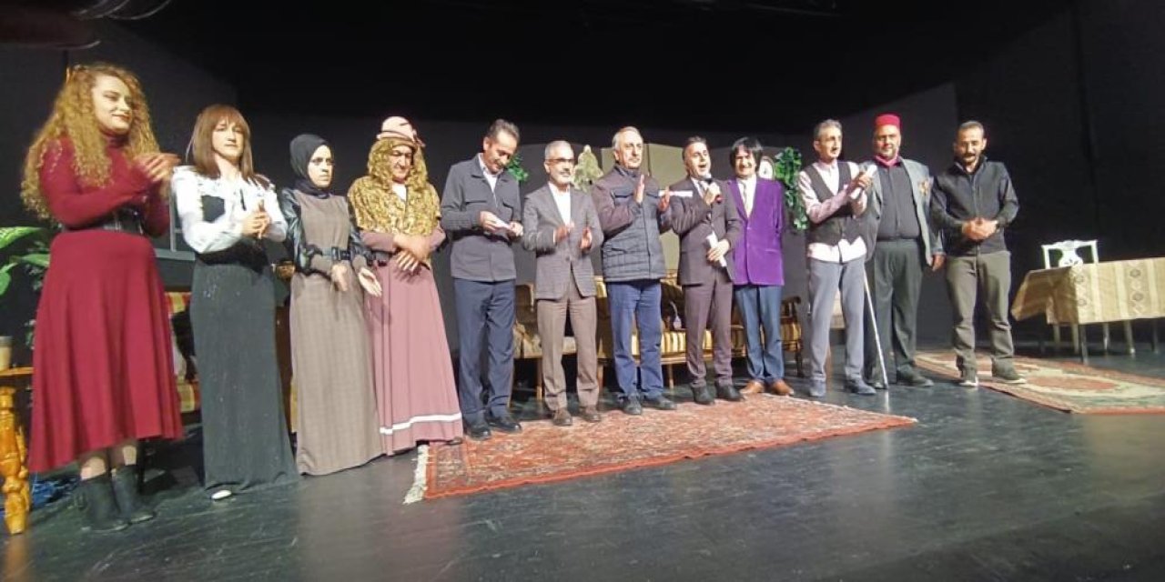 ‘Kılıbık Hayrullah’ oyunu ile Türkiye turnesine çıkıyor