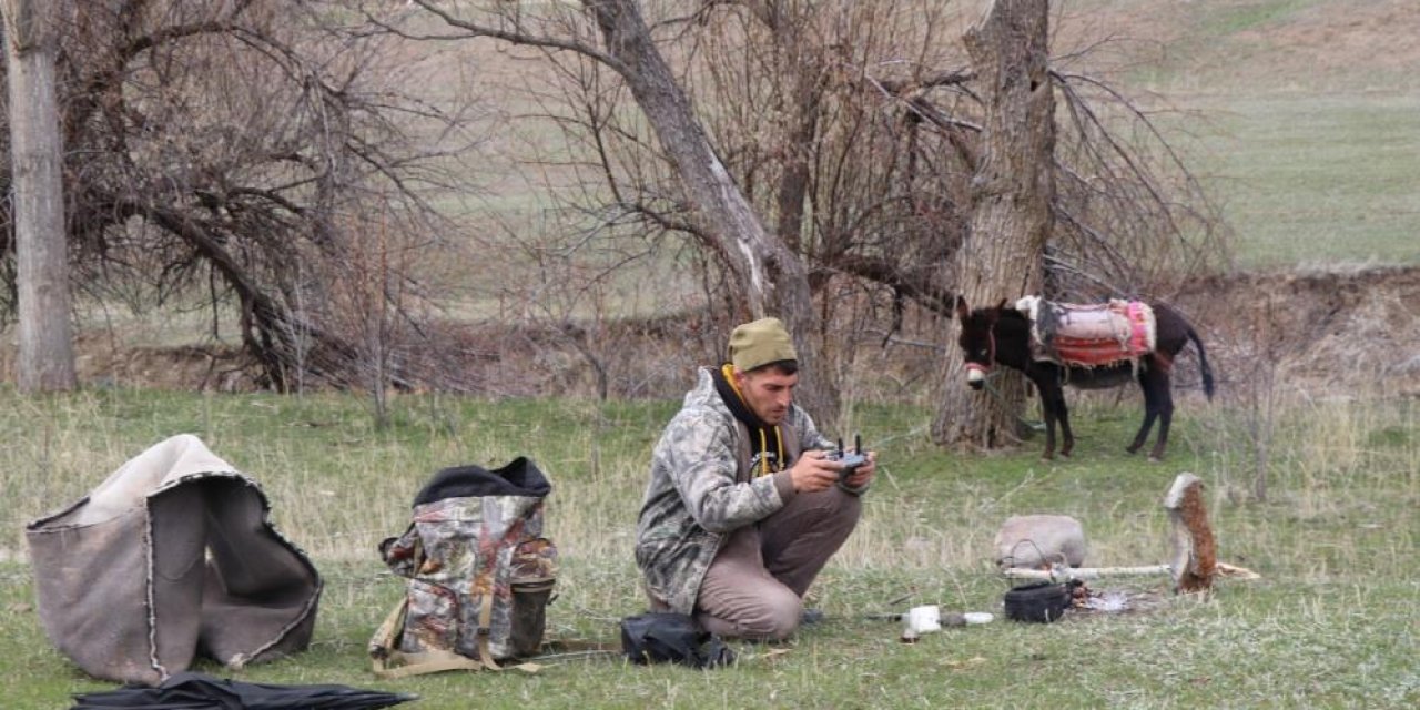 Koyun sürüsünü dronle yönetiyor