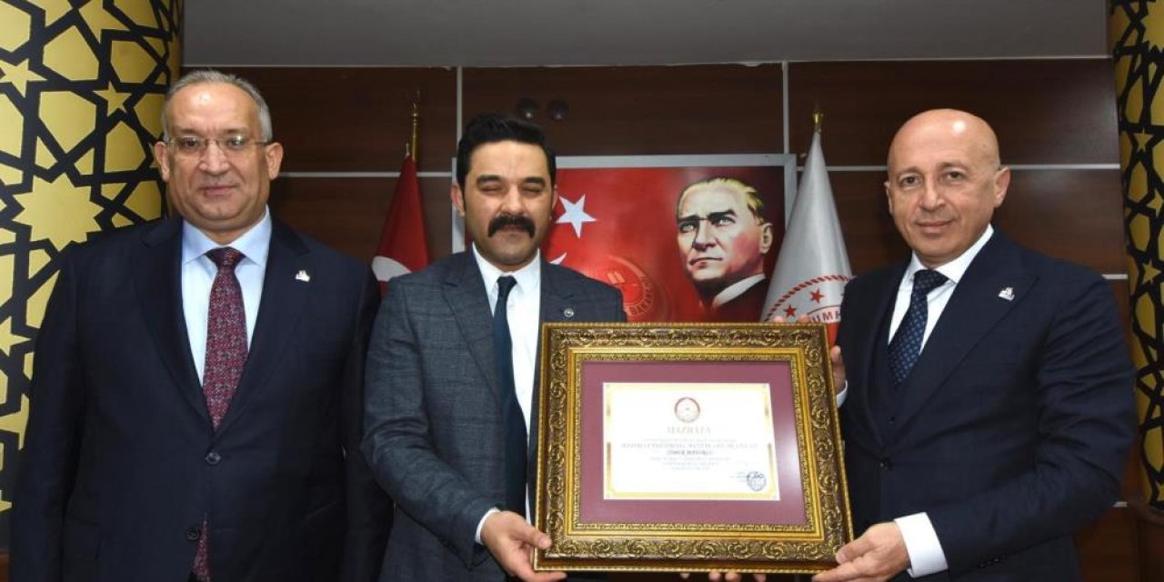 Doğu Anadolu İhracatçılar Birliği Başkanı Ömer Madırlı, mazbatasını aldı