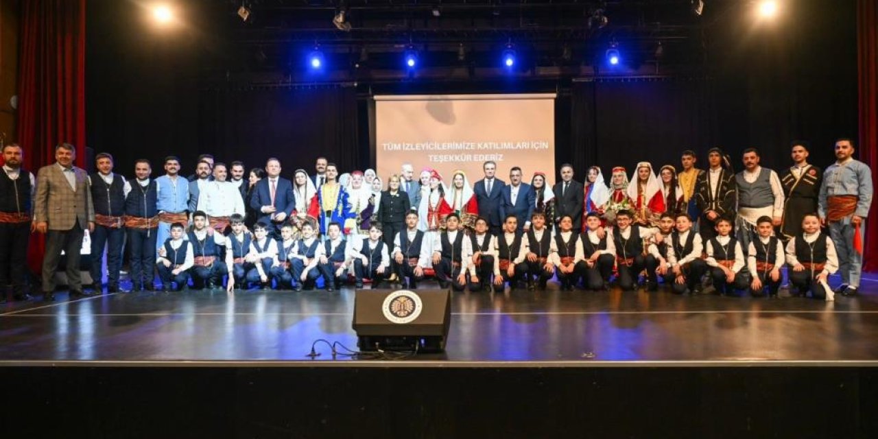 "7 Bölge 7 Renk" ayakta alkışlandı