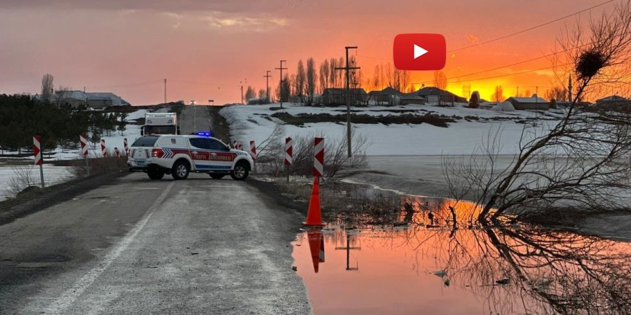Karayazı'da gölet taştı, yol ulaşıma kapatıldı