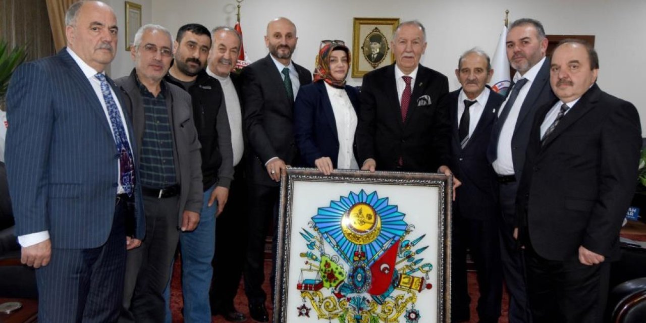 ESOB Başkanı Fırat’a ‘Osmanlı devlet arması’