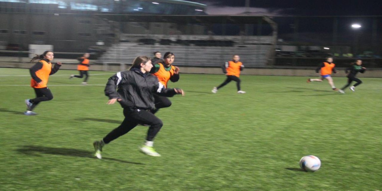 Erzurum'un ilk kadın futbol takımı, ilk profesyonel maçına çıkıyor