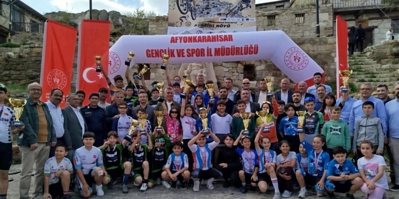 Dadaşlar madalyaya pedalladılar