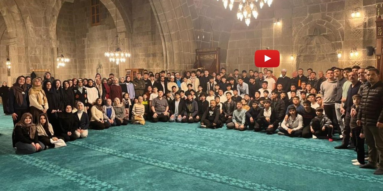 Her hafta cami ziyaretleriyle 100'üncü camide yatsı namazı kıldılar
