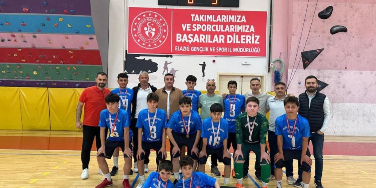Ahmet Hamdi Tanpınar ortaokulunun futsal başarısı