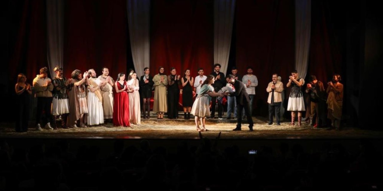 "Büyük Romulus"dan sezona alkışlarla veda