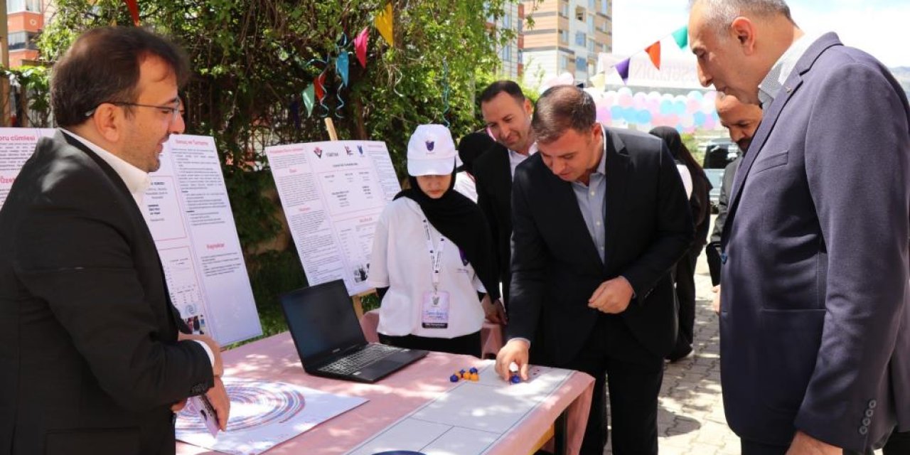 Yıl sonu sergisi şenliğe döndü