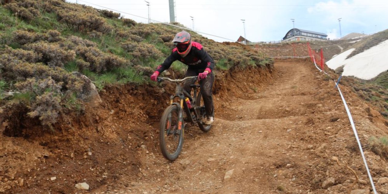 Palandöken’de Downhill Türkiye Şampiyonası heyecanı