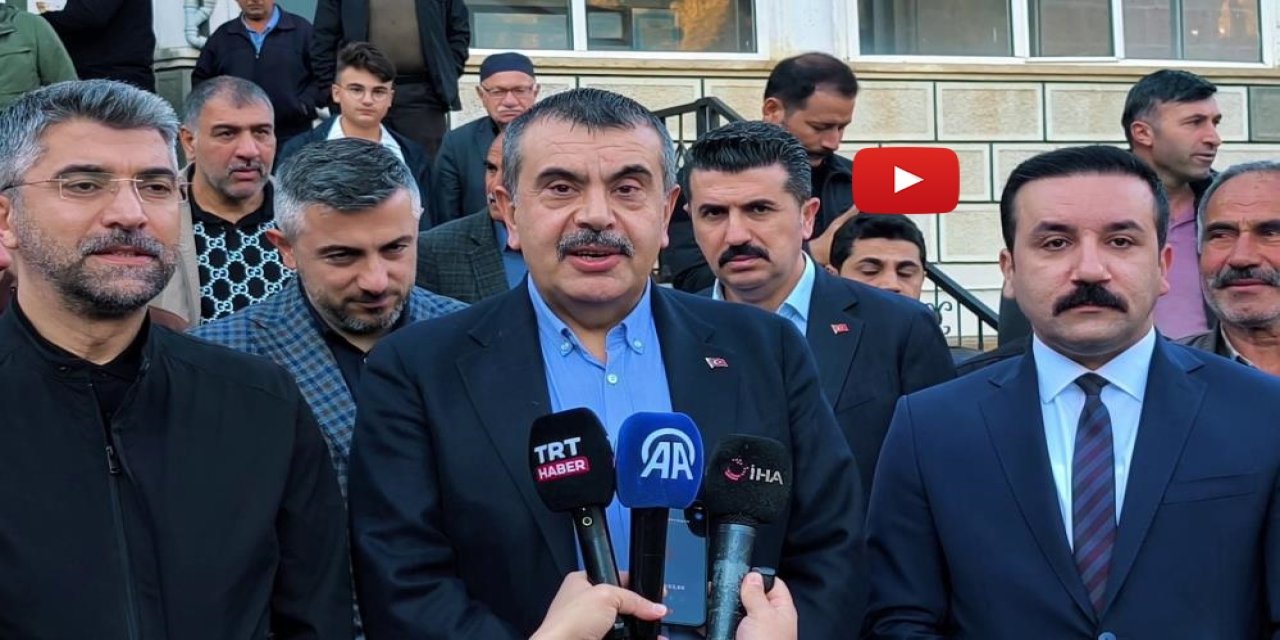 Milli Eğitim Bakanı Yusuf Tekin bayram namazını baba ocağı Uzundere’de kıldı