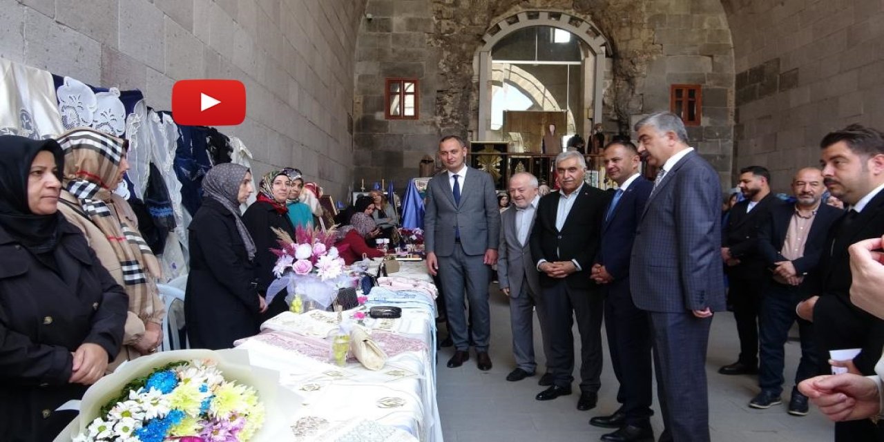 Çifte Minareli Medrese'de sergilendi