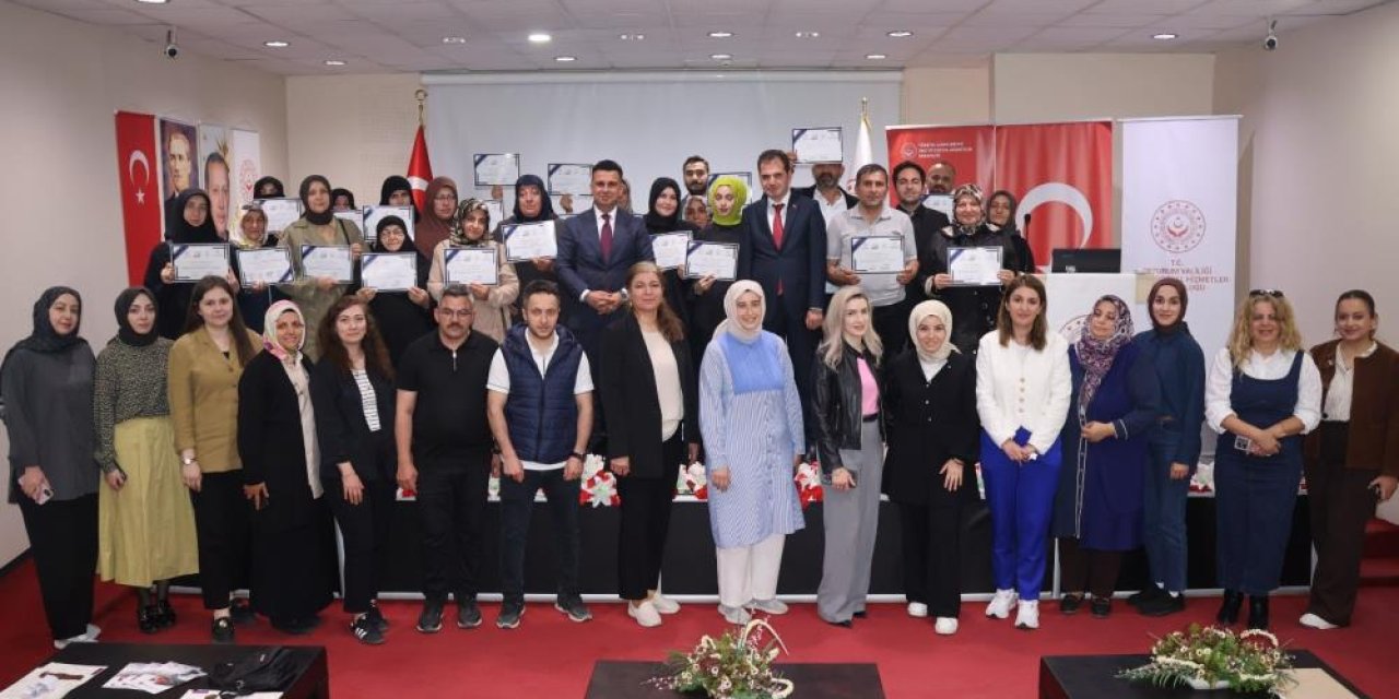 Erzurum’da "Benim köklü ailem" projesinde sertifika heyecanı