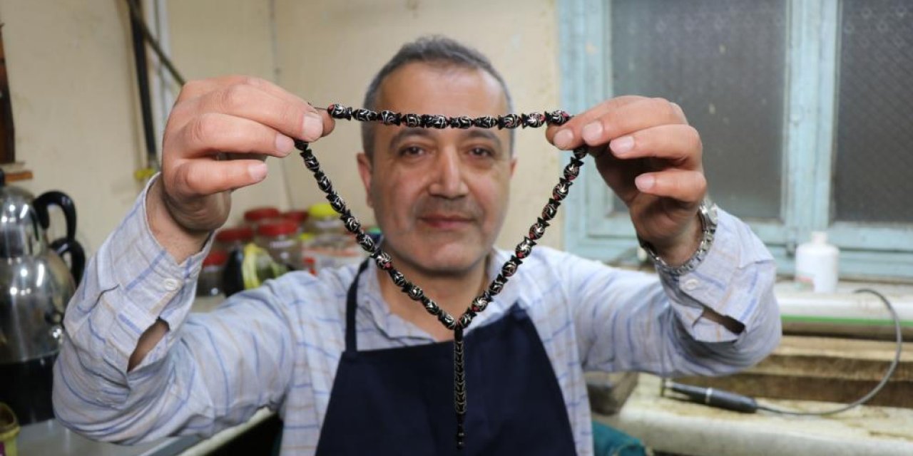 Balık taneli Oltu taşı tespihi yaptı
