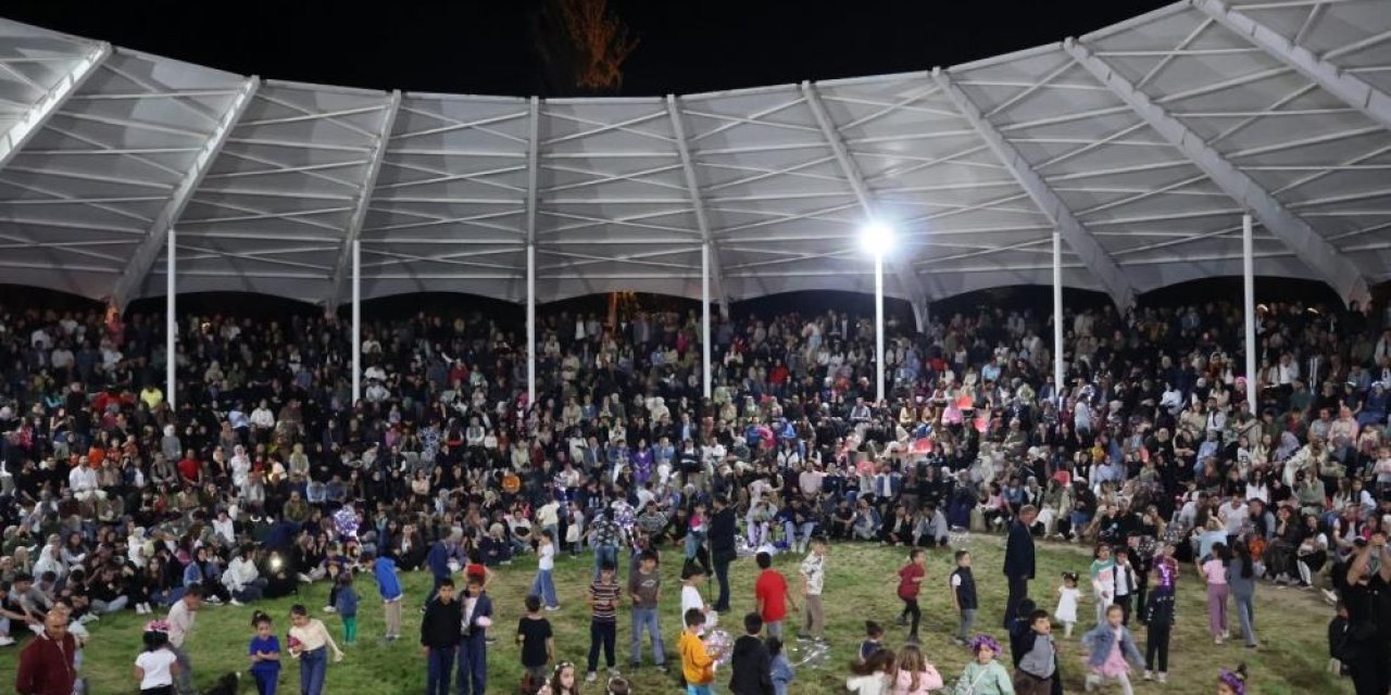 Tortum Şelalesi Festivali'nde renkli ve coşkulu anlar yaşandı