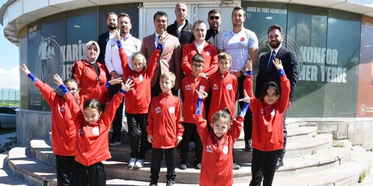 Cimnastikçiler analig yolcusu