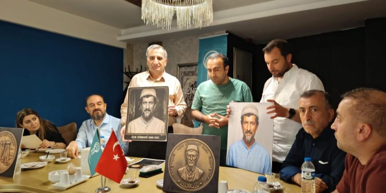 Âşık Sümmani Baba'nın gerçeğe en yakın rölyefi ve hatıra madalyonu tanıtıldı