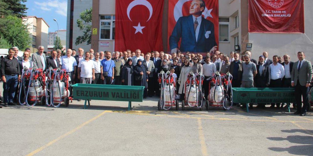 Erzurum'da yetiştiricilere 288 sıvat ve 120 süt sağım makinesi dağıtıldı