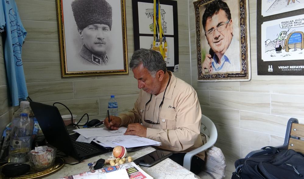 40 yıldır çizdikleriyle hem güldürüyor hem düşündürüyor