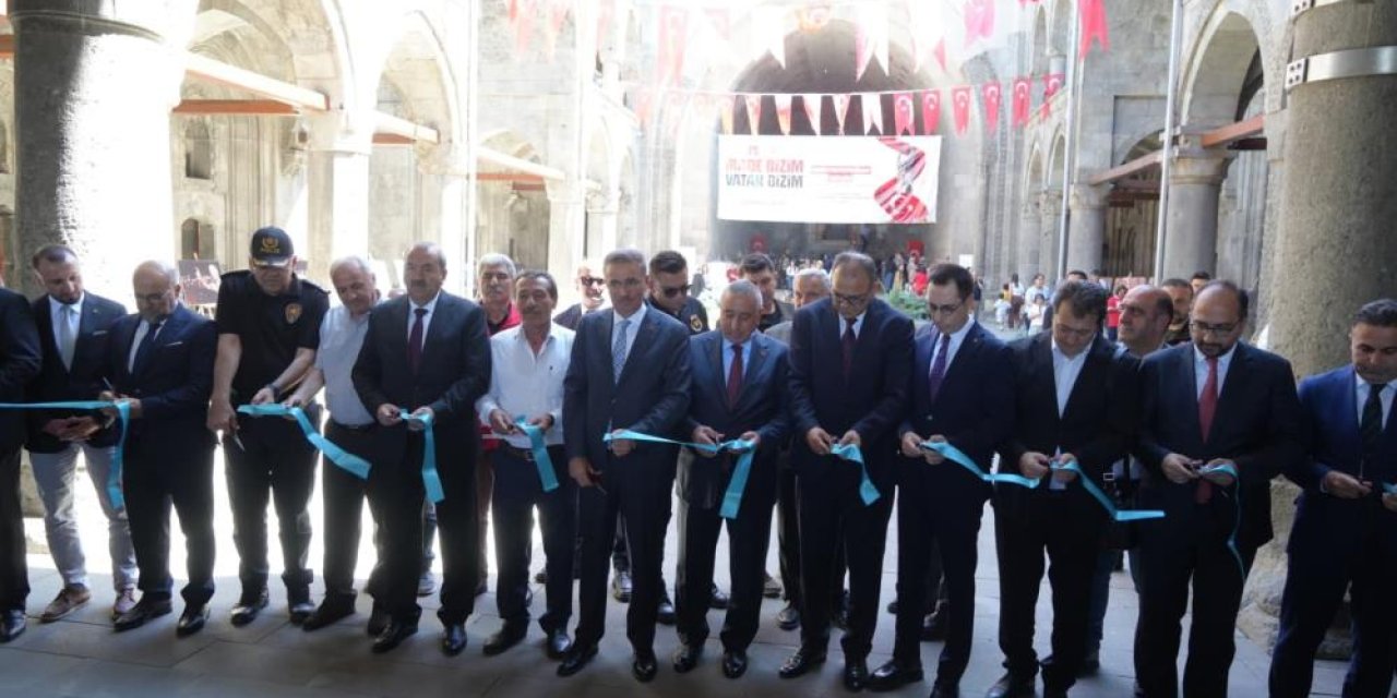 Çifte Minareli Medrese'de 15 Temmuz ruhunu yaşatan anlamlı sergi