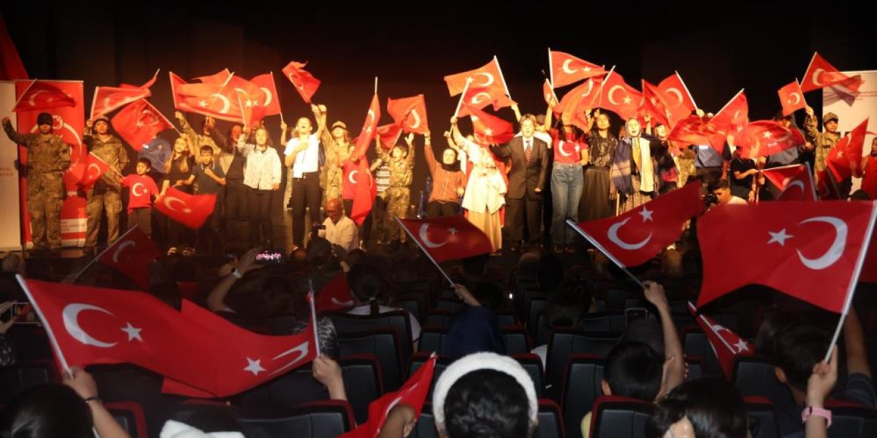 Erzurum’da çocuklar "15 Temmuz Destanı"nı sahneye taşıdı