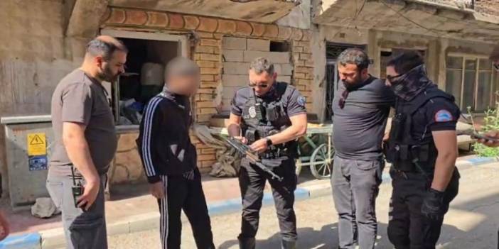 Erzurum’da kar maskeli silahlı şahıs paniği! Gerçek metruk binada ortaya çıktı