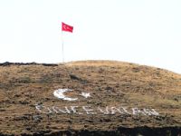 Çat Kaymakamlığı İlçede Bulunan Ziyaret Tepesindeki Bayrak Direğini Yeniledi