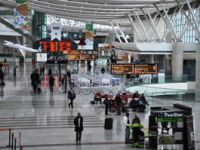 Erzurum Hava Limanında vatandaşa özel güvenlikçi çilesi