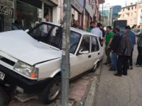 Erzurum'da Şok Kaza!.. Fren Yerine Gaza Basınca Mağazaya Daldı