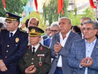 Erzurum'da gerçekleştirilen "Demokrasi ve Şehitler Mitingi"nde Çat Belediyesi de boy gösterdi.