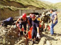 Erzurum’da Tır Şarampole Devrildi: 1 Ölü