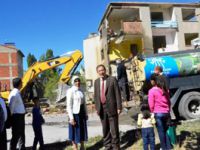 PALANDÖKEN BELEDİYESİ YOL AÇMAK İÇİN BİNALARI KAMULAŞTIRDI VE YIKTI