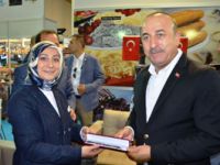 BAKAN ÇAVUŞOĞLU YÖREX’TE ERZURUM STANDINI ZİYARET ETTİ