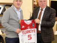 BASKETBOL CAMİASININ USTALARINDAN BAŞKAN SEKMEN’E ZİYARET