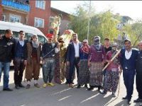 Erzurum'da ilginç görüntüler..Gelini Deve Oynatarak Evden Çıkardılar