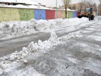 Yakutiye belediyesi, okul bahçelerinin karını aldı