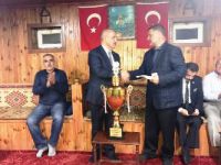 Milletvekili Ilıcalı'dan şampiyon atlı spora arpa desteği