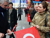 AK Parti Erzurum İl Başkanlığı’ndan vatandaşa 100 Bin Türk Bayrağı