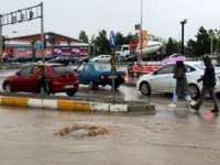 Sağanak yağış Erzurum'da hayatı felç etti