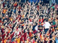 Galatasaraylı Taraftarlar, Erzurumsporlu Futbolcuları Tribüne Çağırdı