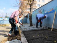 Fedakar öğretmenler okullarını kış mevsimine hazırlıyor