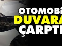 Otomobil, duvara çarptı: 2 yaralı