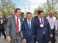 Cumhurbaşkanı Yardımcısı Fuat Oktay, Erzurum standını ziyaret etti