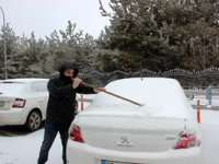 Erzurum’da yoğun kar yağışı etkili oluyor