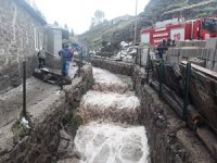 Yağış sonrası dere taştı, evleri su bastı