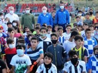 Futbol seçmelerinde çocuklar sahada, veliler dışarıda terledi