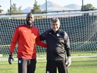 BB Erzurumspor’un yeni file bekçisi Farnolle ilk antrenmanına çıktı