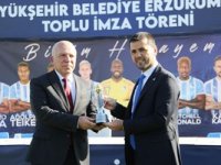 BB Erzurumspor 9 yeni futbolcuya toplu imza töreni düzenledi