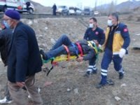 Erzurum’da otomobil şarampole devrildi: 2 yaralı