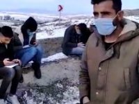 Derslerini takip edebilmek için çektikleri video ile sosyal medyadan destek istediler