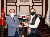 Dokuz Eylül Üniversitesi Rektörü Prof. Dr. Hotar'dan ETÜ Rektörü Prof. Dr. Bülent Çakmak'a ziyaret